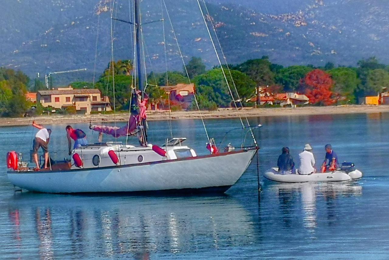 Hotel stlocavoile A bord d' 1 voilier au port à Porto-Vecchio  Extérieur photo